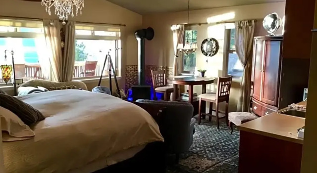 Двухместный люкс The Tuwanek Bed and Breakfast