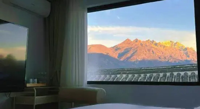 Люкс Lijiang Yushanyuni Snow Mountain View Boutique Hotel