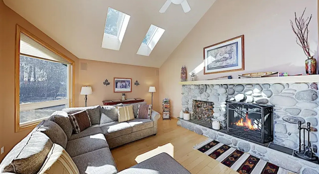 New Listing! All-suite Riverside Getaway W/ Dock 3 Bedroom Home
