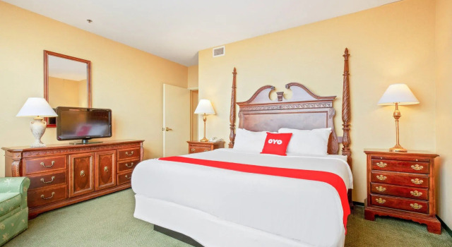 OYO Hotel St. Louis Downtown City Center MO, Забронировать Отель Downtown St. Louis Сент-Луис, рядом с Федеральный резервный банк Сент-Луиса