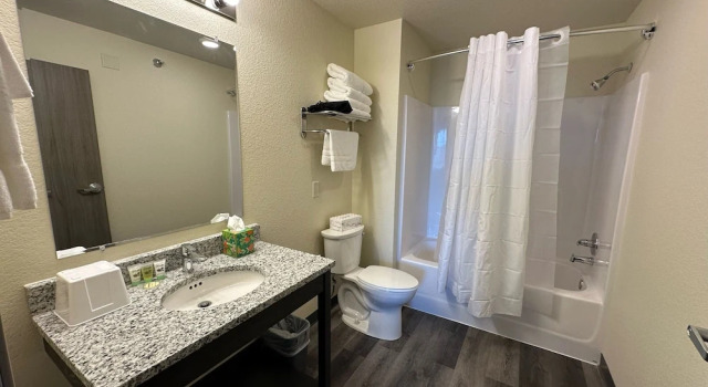 Номер Standard Iron Creek Inn & Suites
