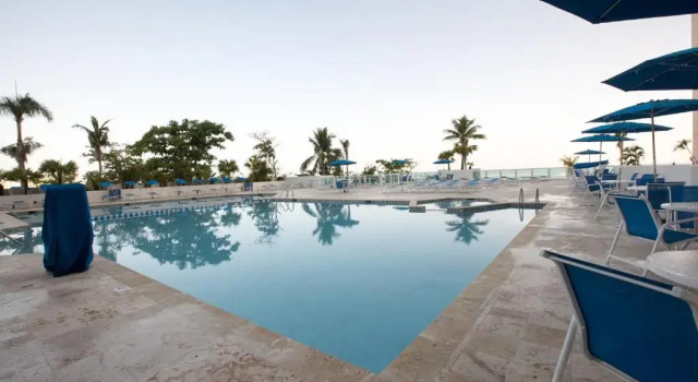 Апартаменты OCEAN VIEW DELUXE SUITE: PVT. BEACH & POOL
