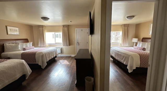 Шестиместный люкс с 2 комнатами Abram Inn & Suites