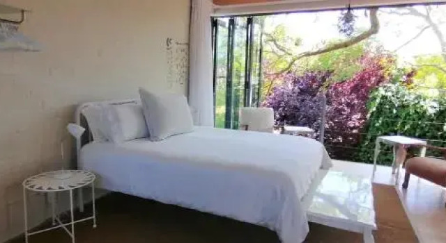 Fresh, Забронировать Отель Отели и гостиницы Константия, рядом с Constantia Village, Отель