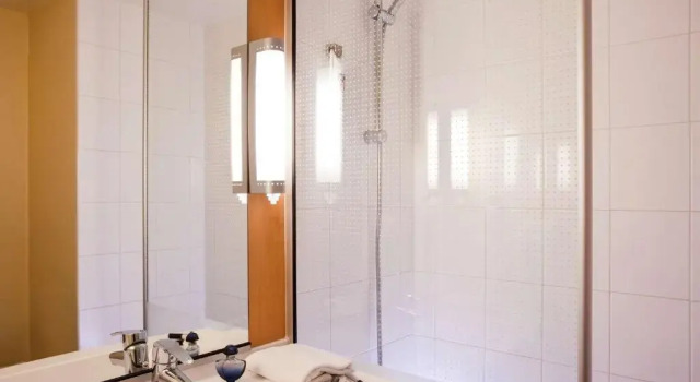 Номер Standard Ibis Provins