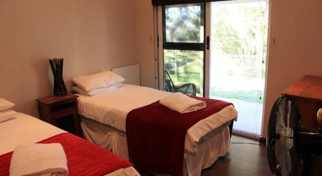 Коттедж с 3 комнатами Village Lodge Paarl