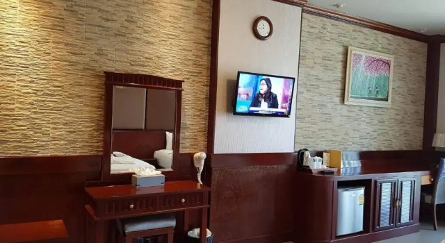 Полулюкс Erawan Phangnga Hotel, Natai Beach