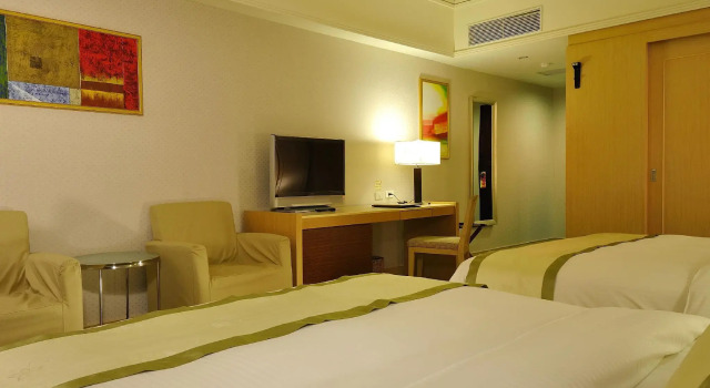 Четырёхместный номер Standard Hoya Hot Springs Resort & Spa