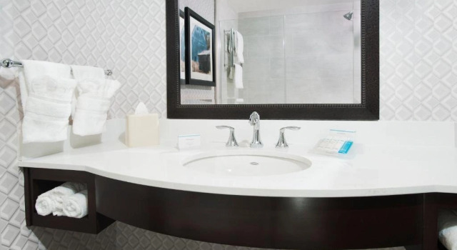 Люкс Пентхаус с 3 комнатами Hilton Garden Inn Burbank Los Angeles