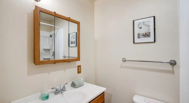 36SLL - Convenient - Economical - Kitchen - Sleeps 6, Buchen Sie Ferienwohnung Hotels in Glacier mit Parkplatz, Parkplätze