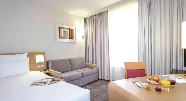 Süper çift kişilik oda Novotel Perpignan