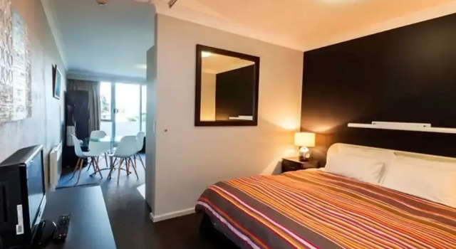 Коттедж с балконом Horizons 414 - Deluxe Lake Front Studio l Pool l Tennis l WiFi