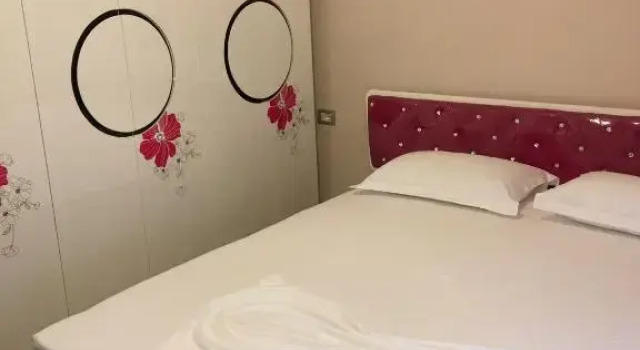 Четырёхместный номер Comfort с красивым видом из окна British Hotel