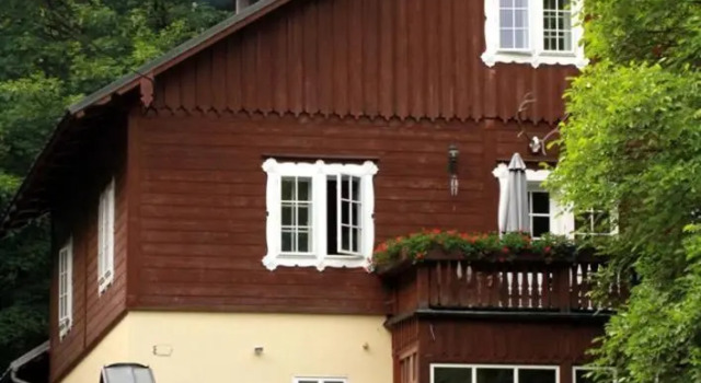 Myslivna, Prenota Hotel Černý Dŭl Regione di Hradec Králové.