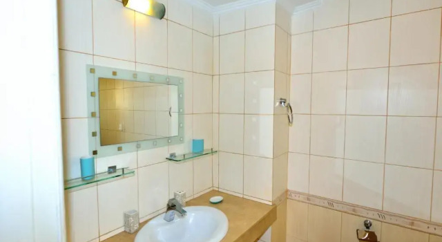 50 meters to the beach 3 bedroom appartment, Boek Hotel Limasol Limassol