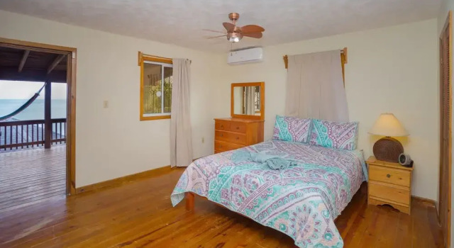 Апартаменты Roatan Ocean View- 2nd Floor 2 Bedroom Apts by RedAwning
