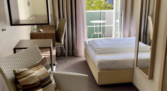 Одноместный номер Standard с балконом Hotel Central