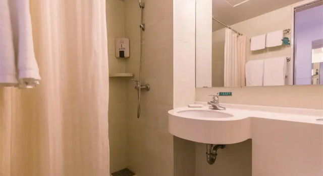 Двухместный номер Business Jinjiang Inn Wuhan Han River Ocean Grand Branch