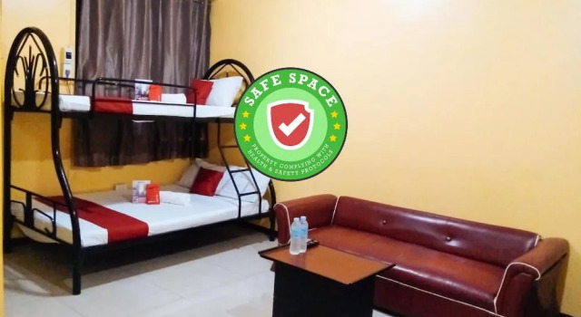 Семейный номер Standard RedDoorz near Baclay Drive Super Metro