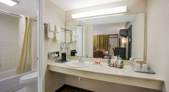 Двухместный номер Standard Econo Lodge Live Oak