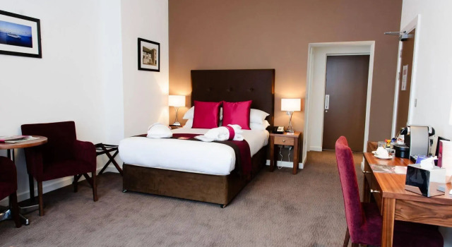 Mercure Southampton Centre Dolphin Hotel, Забронировать Отель Отели Саутгемптона 4 звезды, рядом с Театр «Мэйфлауэр», 4*