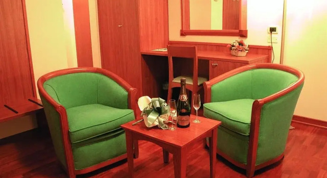 Lo Scudo, Book Hotel  