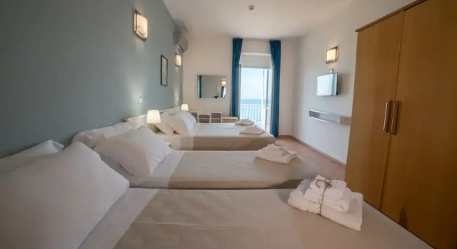Superior Vierer Zimmer mit Balkon Perla Hotel