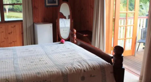 Peppertree Cottage, Rezerwuj Dom wakacyjny Hotele w Flaxton z parkingiem, Parking