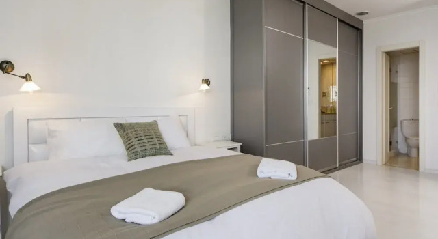 Luxurious 90sqm 2BR Beach Front, Забронировать Отель Отели Тель-Авива с бассейном, рядом с Пляж Иерусалим, Бассейн