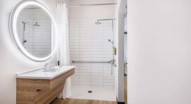 Четырёхместный номер Standard The LOOM Hotel, Tapestry Collection by Hilton