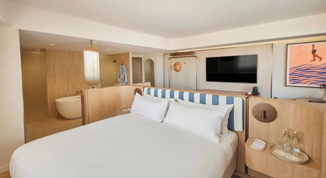 Полулюкс Avani Mooloolaba Beach Hotel