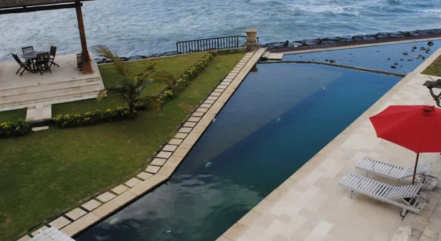 Люкс с балконом и с видом на море Suarti Resort Villas & Gallery