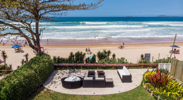 Mansão Pé na Areia da Praia de Geribá com Seis Suítes Por Luxury Rentals