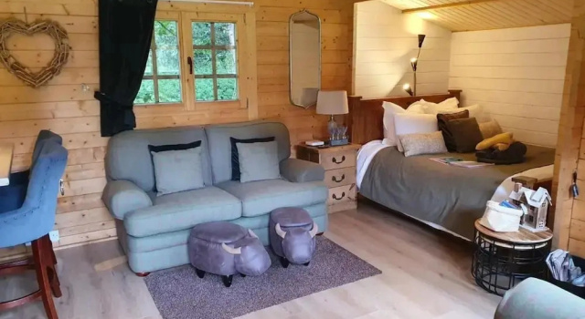 Punch Tree Cabins, Wood Burner & Hot Tub, Забронировать Отель Карлук Ланаркшир