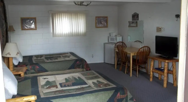 Budget Host Elk Antler Inn, Забронировать Отель Отели Термополиса с парковкой, рядом с Hot Springs County Museum, Парковка
