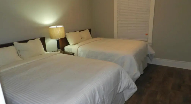 Коттедж с 2 комнатами Kings Inn Near the Falls