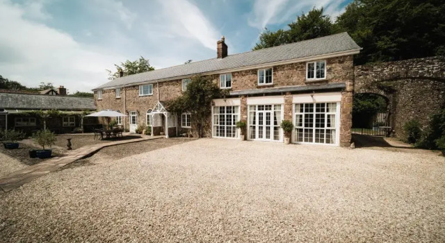 Коттедж с 4 комнатами Stoodleigh Court Coach House