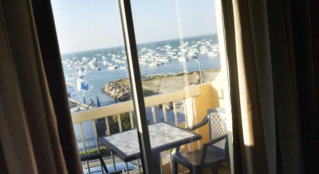 Logis Hôtel Le Calluna Restaurant La Flottille, Забронировать Отель Отели Земель Луары с парковкой, Парковка