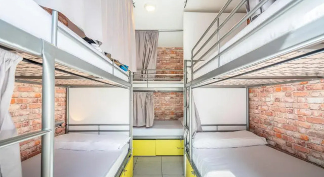 Кровать в общем номере с балконом Casa Barcelo Camp Nou Barcelona