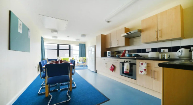 Кровать в общем номере с 6 комнатами Newport Student Village