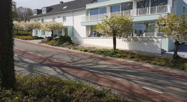 Hotel Restaurant Berghoeve, Rezerwuj Hotel Hotele w Limburgia z parkingiem, Parking