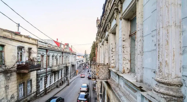 Happy Goose Apartment, Забронировать Апартаменты/квартира Отели Тбилиси с парковкой, рядом с Парк Рике, Парковка