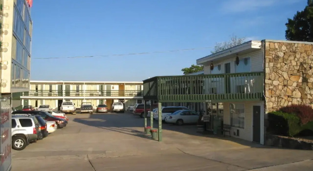Caprice Motor Inn, Забронировать Отель СПА-отели Table Rock Lake, SPA-услуги