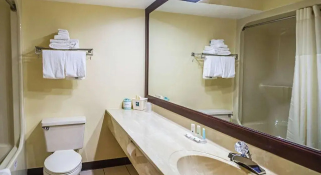 Номер Standard Quality Inn & Suites Frostburg-Cumberland
