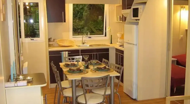 Семейный коттедж с 3 комнатами Camping Soleil D'oc