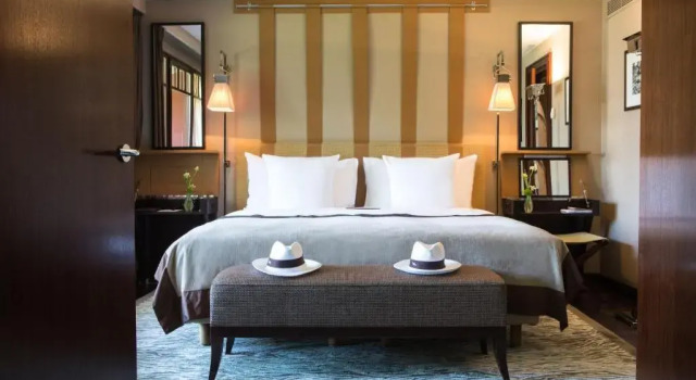 Люкс с видом на озеро La Réserve Genève Hotel & Spa