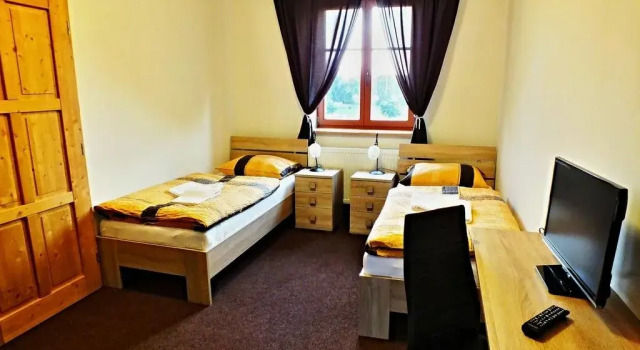 Zámecký Dvůr Černousy, Buchen Sie Hotel V Poli 