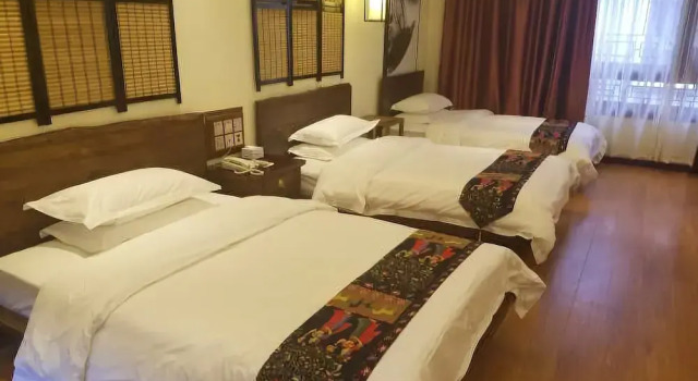 Immersing Hotel Lijiang, Забронировать Отель Лицзян Юньнань, рядом с Улица Сквер-стрит Древнего города Даянь