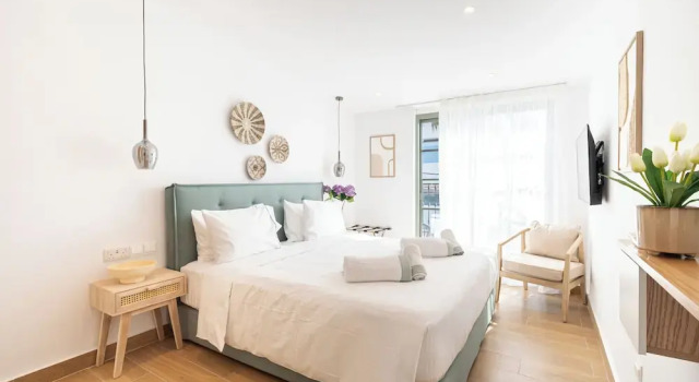 Loft Centrale, Rezerwuj Hotel Hotele w Pafos z basenem, w pobliżu Municipal Baths Beach, Basen