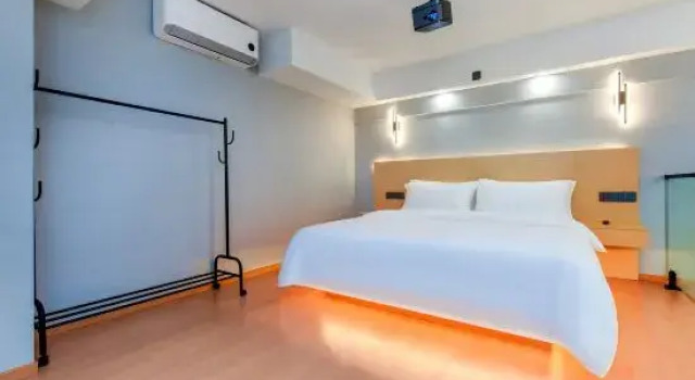 Семейный люкс Lusheng LOFT High-altitude Homestay (Chongqing West Railway Station Erlang Subway Station)